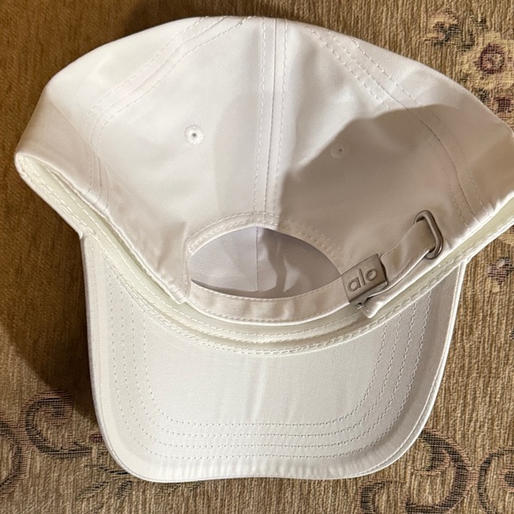 ALO Yoga Kids Classic White Hat - Picture 7 of 9